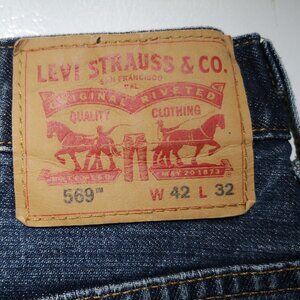Levi's 569 Men's Size 42/32 Medium Wash Straight Legs Blue Jeans